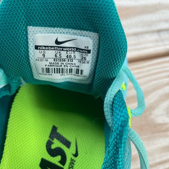 Teal color size 9 only wore a couple of times - Picture 2 of 4